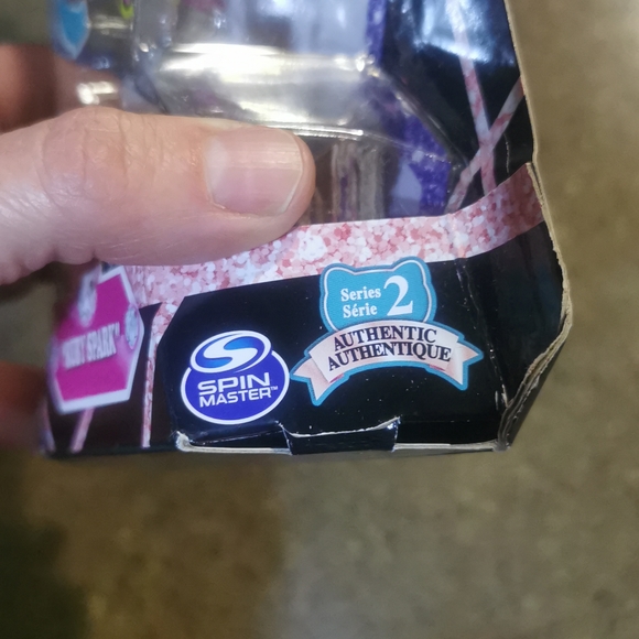 Twistys Girlz Girls Ruby Spark Petz Pets Spin Master Series 2 Doll NWT NEW Twist - Picture 8 of 15